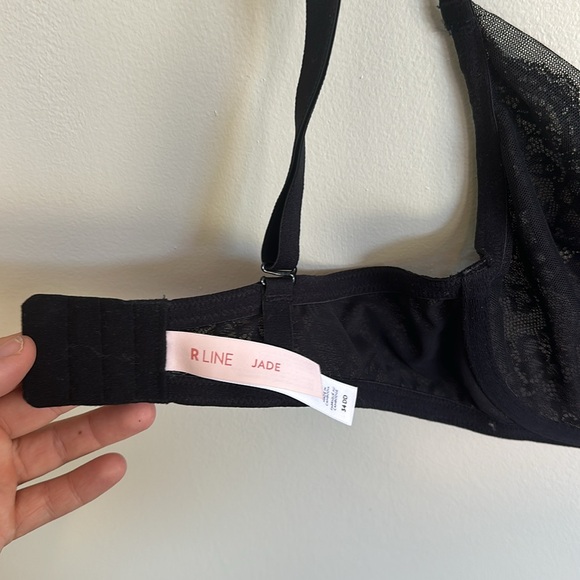 Black lace unlined bra - Picture 6 of 7